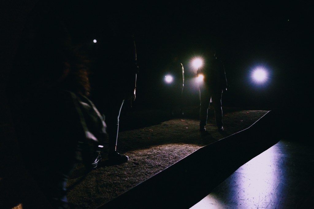 Programa 06×08 – Cañada Real Galiana: reportaje sobre la obra de teatro ‘400 días sin&nbsp;luz’